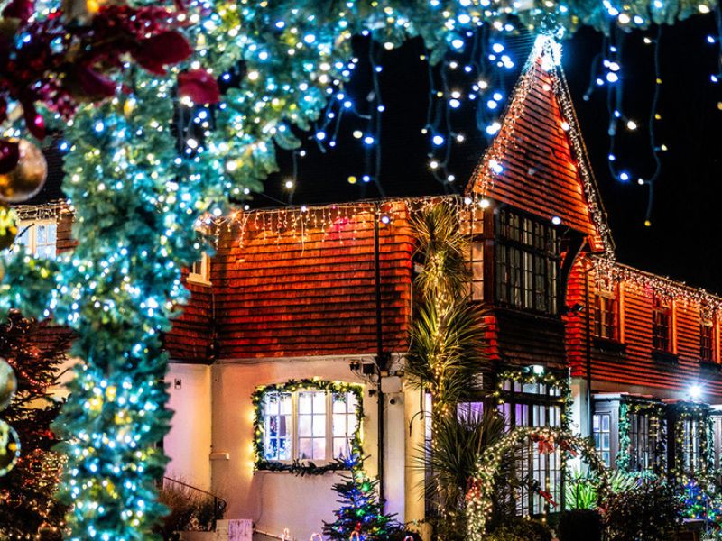 Create a fresh Christmas Wreath as a perfect Christmas Present at Tottington Manor Sussex
