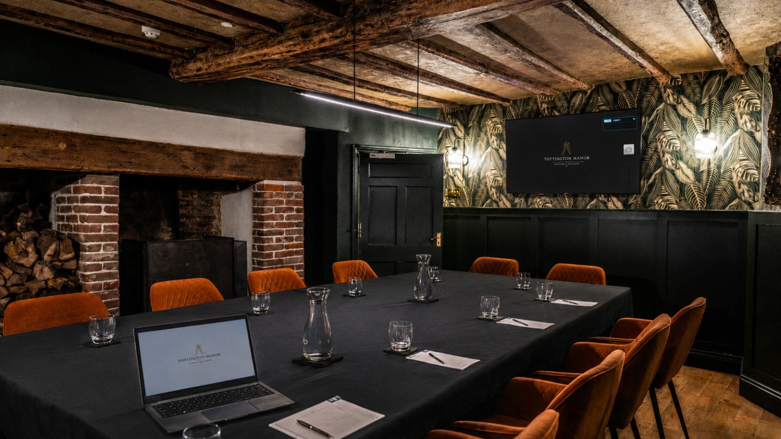 Tottington Manor Featured by Theatres Online for Cast, Crew and Production Accommodation in West Sussex
