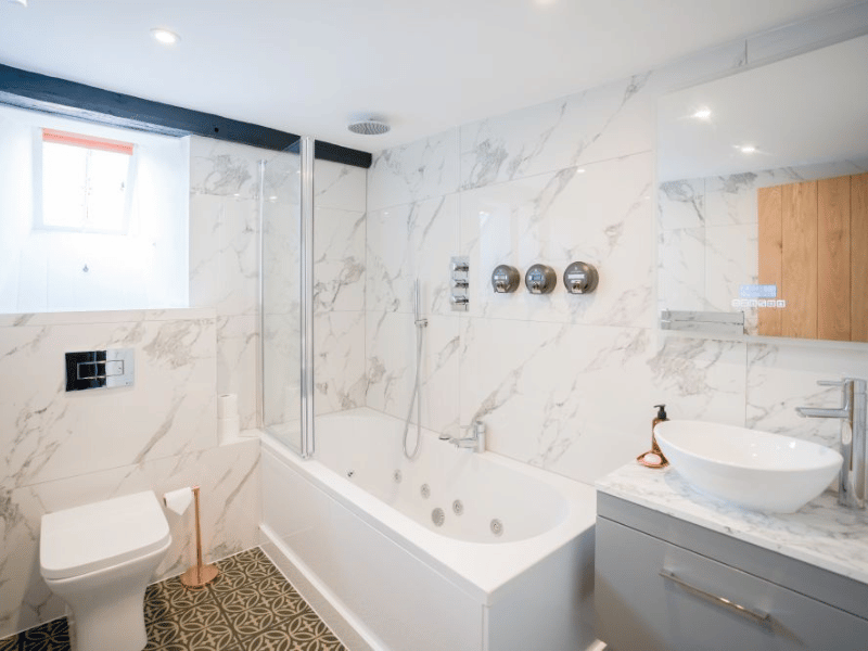 Tottington Manor Duplex Suite with Jacuzzi Bath