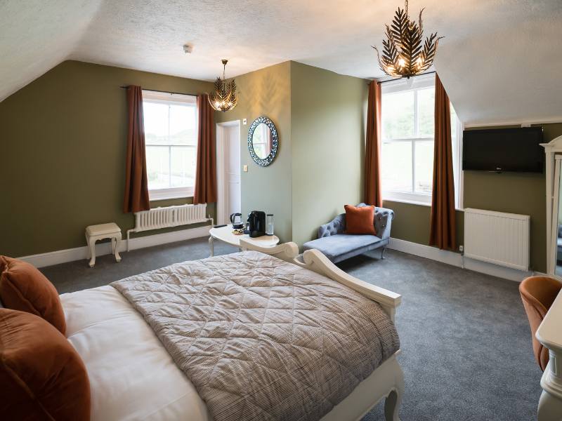 BoutiqueSuperior rooms with jacuzzi's ideal for Mother of the Bride at Tottington Manor Weddings in Sussex